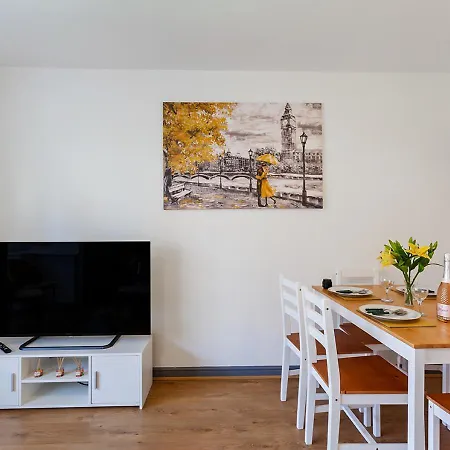 Holiday home Near Airport & Nec, The Leyburn Birmingham