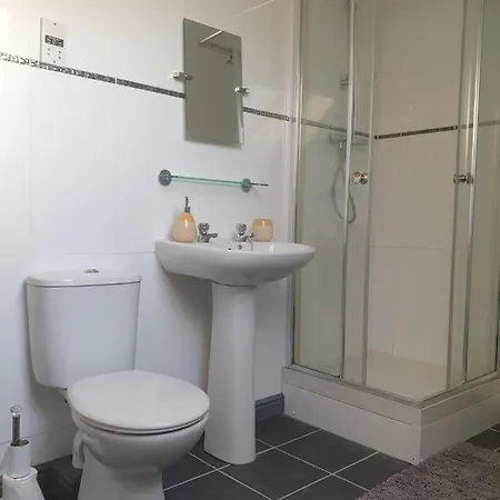 Holiday home Near Airport & Nec, The Leyburn *