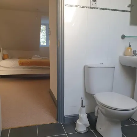 Near Airport & Nec, The Leyburn Holiday home