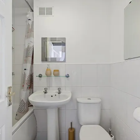 Near Airport & Nec, The Leyburn